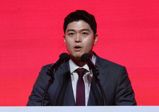 지난 16일 김용태 국민의힘 최고위원 후보가 광주 김대중컨벤션센터에서 열린 제3차 전당대회 광주·전북·전남 합동연설회에서 정견 발표를 하고 있다. 연합뉴스.